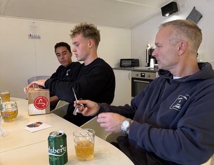Et ungt firma med højt humør