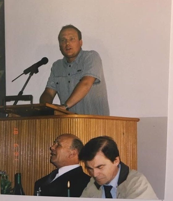 Michael på talerstolen, 2001