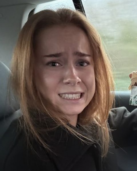 Josefine med Underberg-flasken