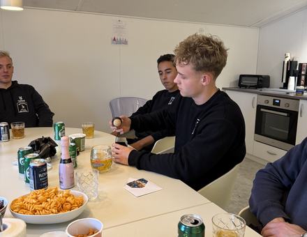 Et ungt firma med højt humør