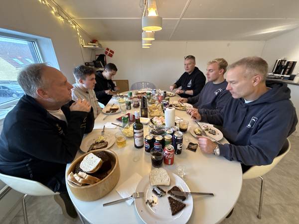 Et ungt firma med højt humør